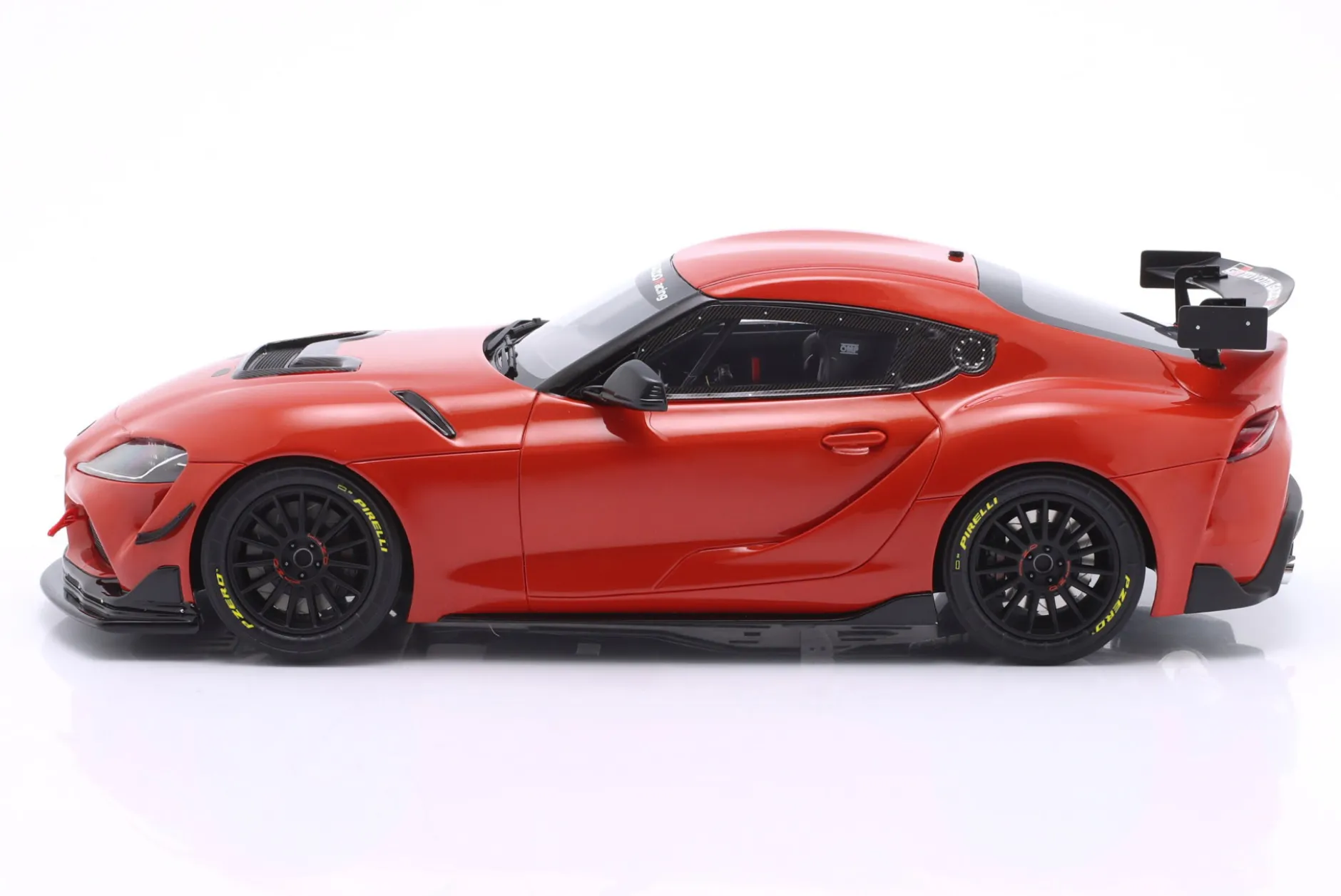 Toyota Supra GT4 Coupe Baujahr 2023 plasma orange 1:18 OttOmobile