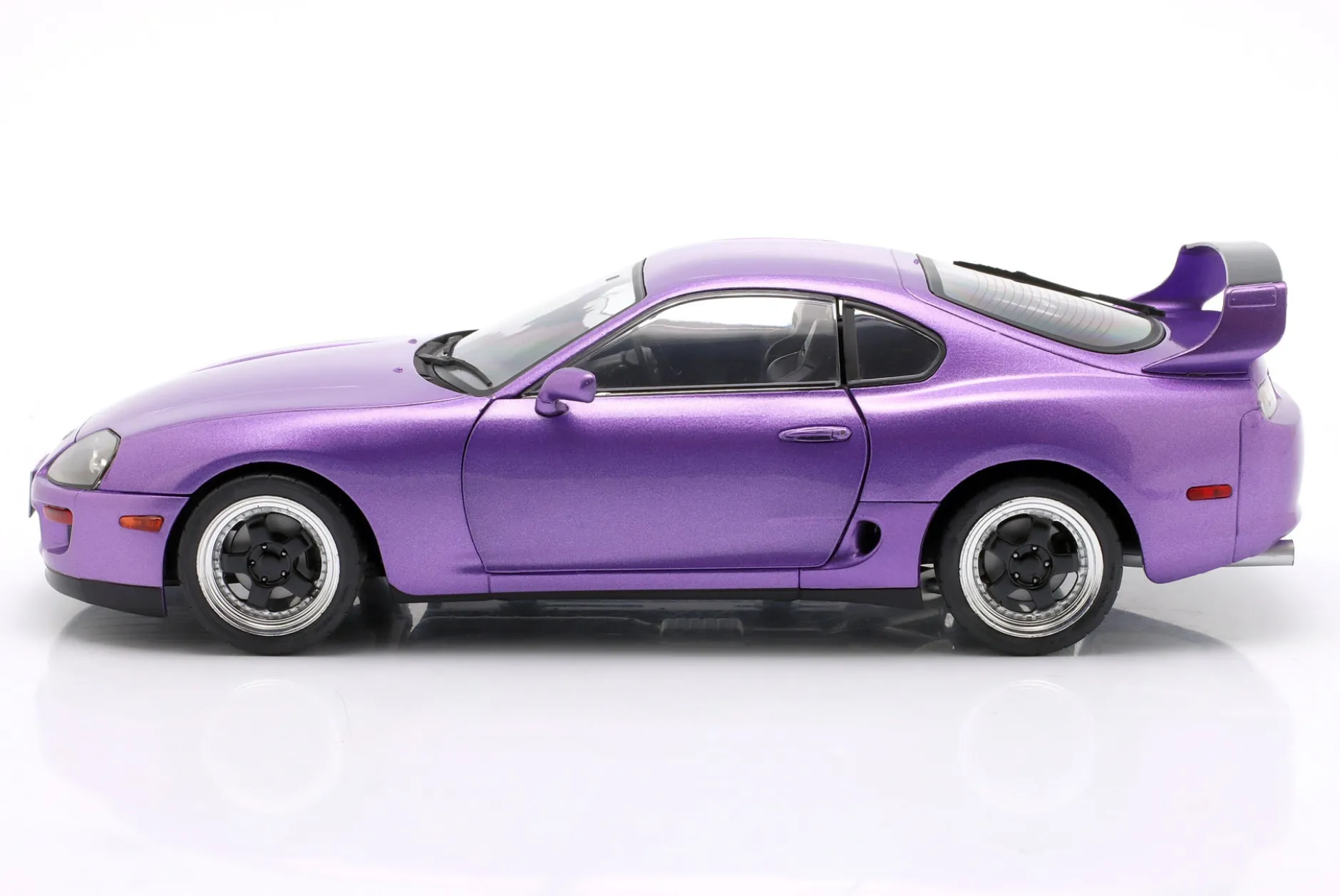 Toyota Supra Mk IV (A80) Baujahr 1993 lila metallic 1:18 Solido