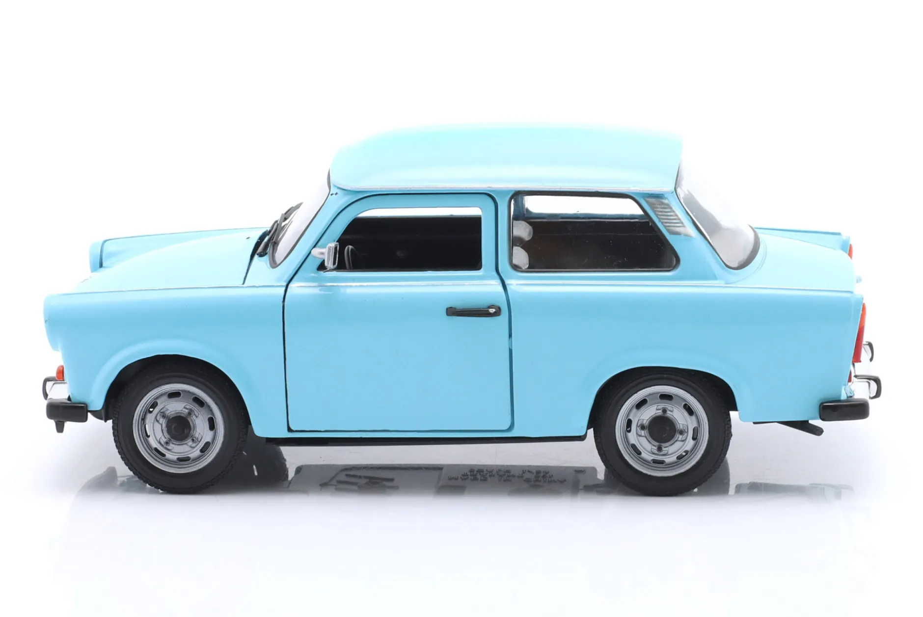 Trabant 601 hellblau 1:24 Welly