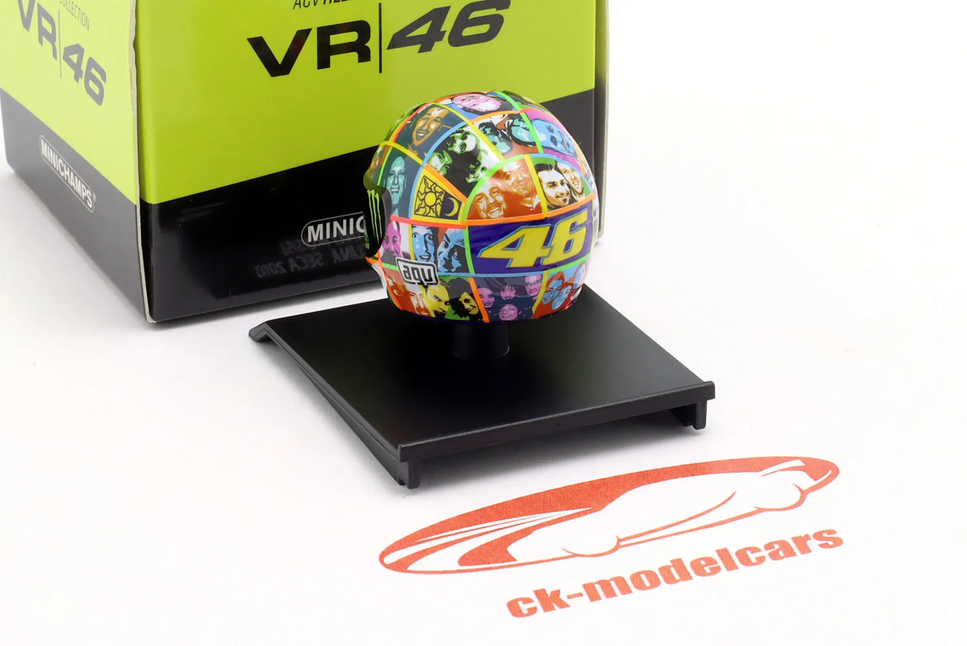 Valentino Rossi Fiat Yamaha Team #46 3rd Laguna Seca MotoGP 2010 Helm 1:10 Minichamps