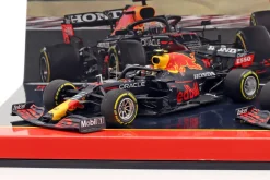 Verstappen #33 & Perez #11 2-Car Set Red Bull Racing RB16B Formel 1 2021 1:43 Minichamps