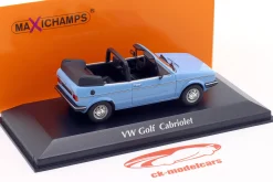 Volkswagen VW Golf I Cabriolet Baujahr 1979 hellblau 1:43 Minichamps
