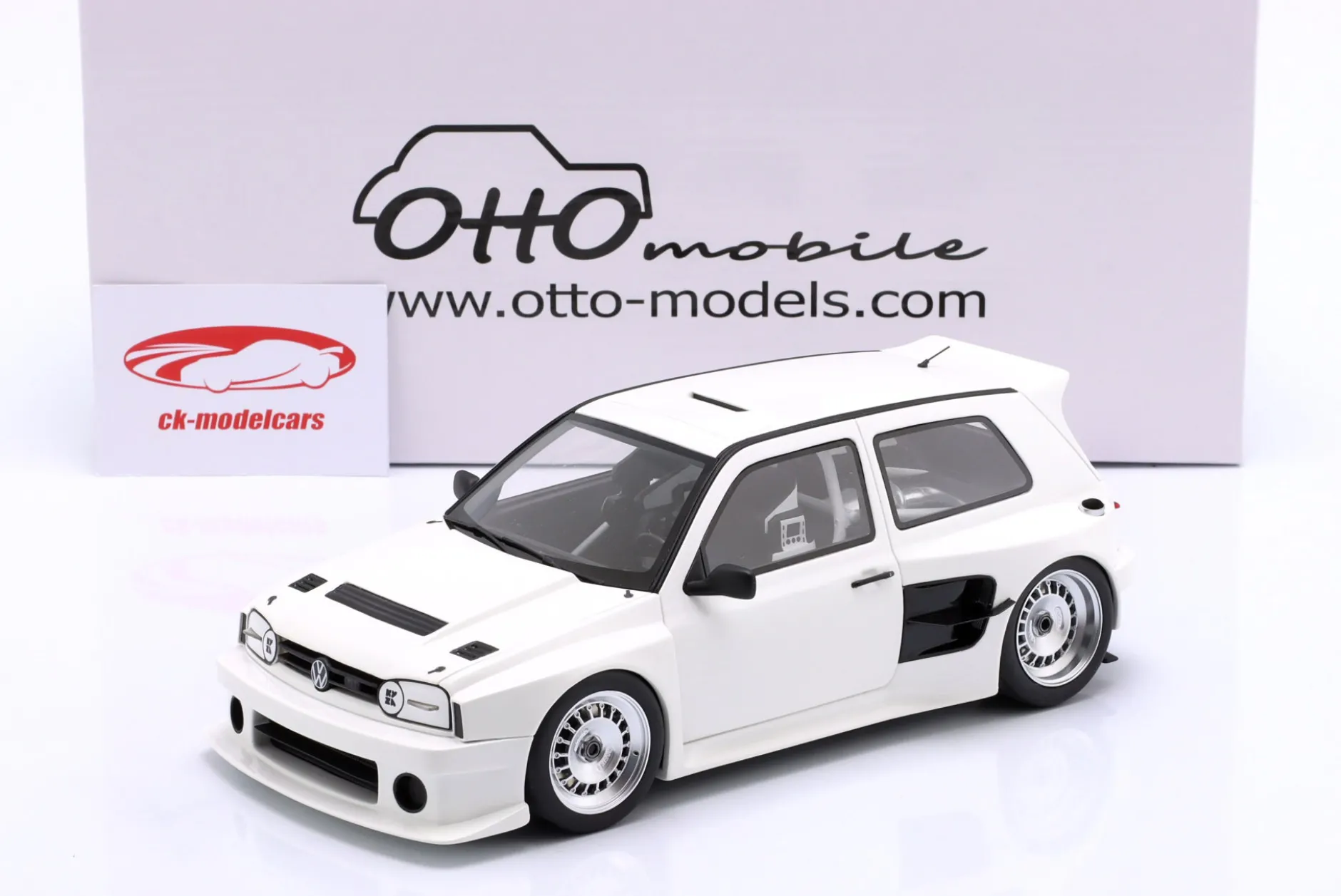 Volkswagen VW Golf III Khyzyl Saleem 2024 weiß 1:18 OttOmobile