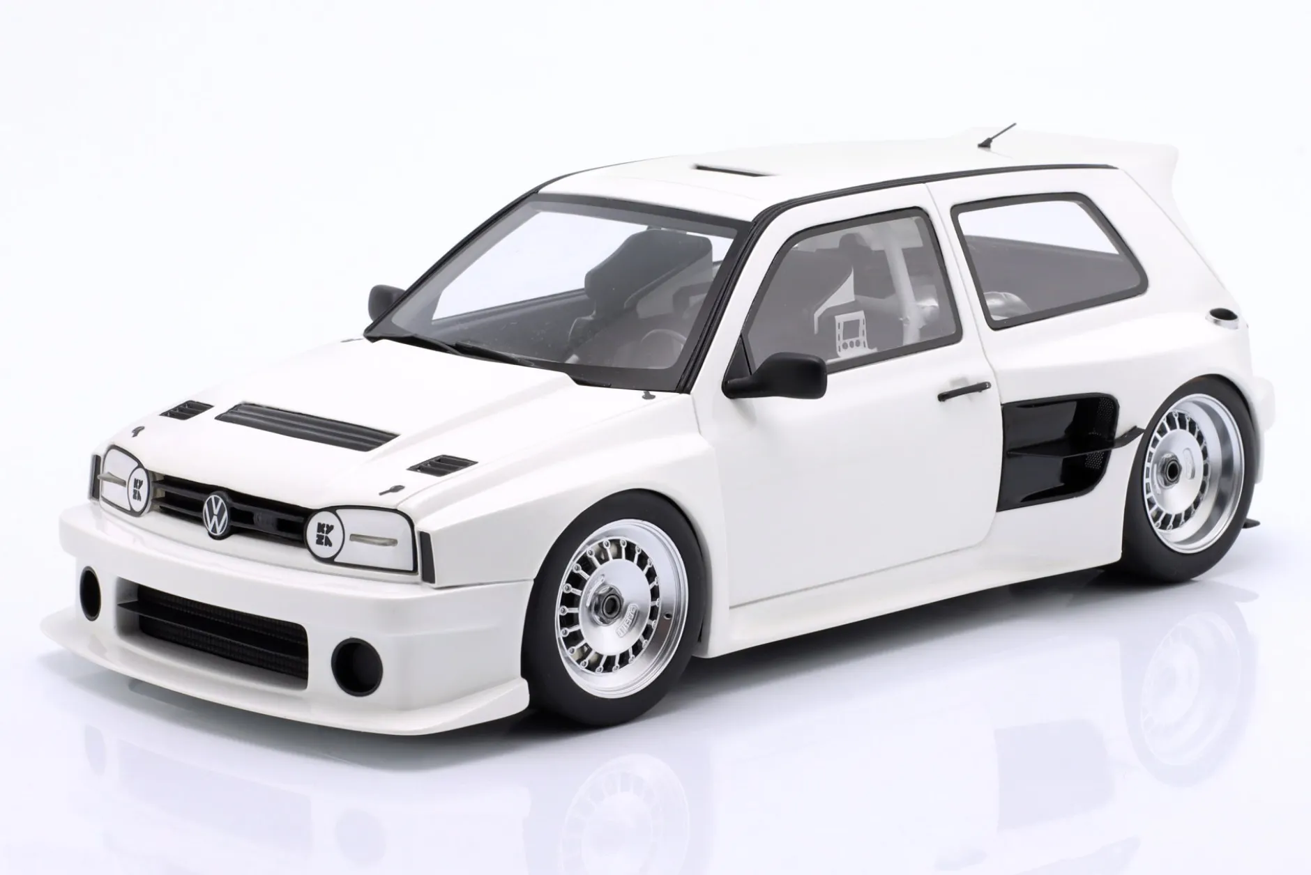 Volkswagen VW Golf III Khyzyl Saleem 2024 weiß 1:18 OttOmobile