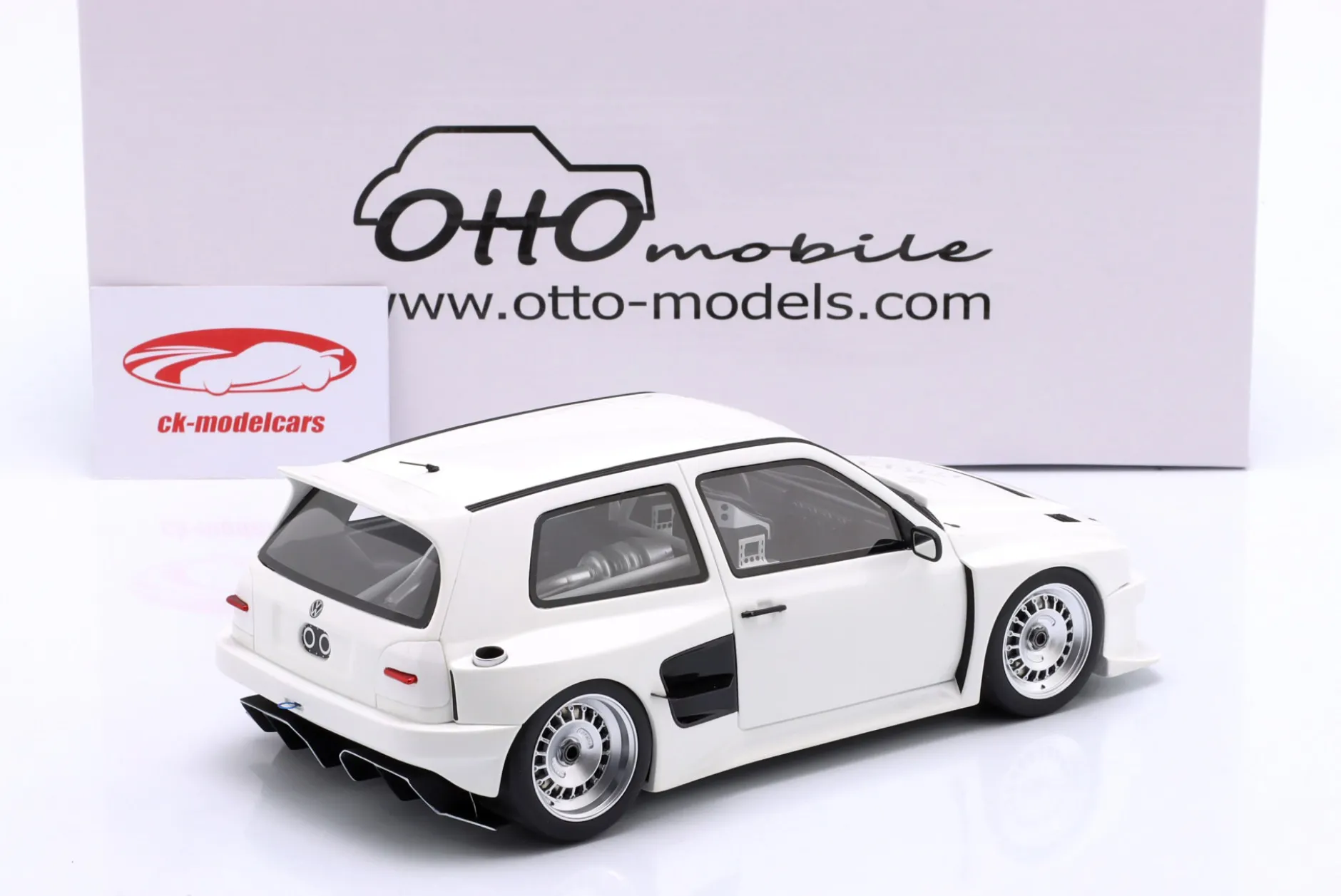 Volkswagen VW Golf III Khyzyl Saleem 2024 weiß 1:18 OttOmobile
