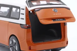 Volkswagen VW ID. Buzz Baujahr 2023 orange / weiß 1:24 Maisto