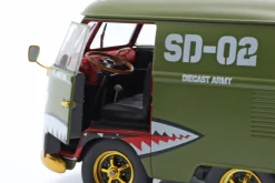 Volkswagen VW Kool Kombi Army Fighter 2023 oliv mit Dekor 1:18 Solido