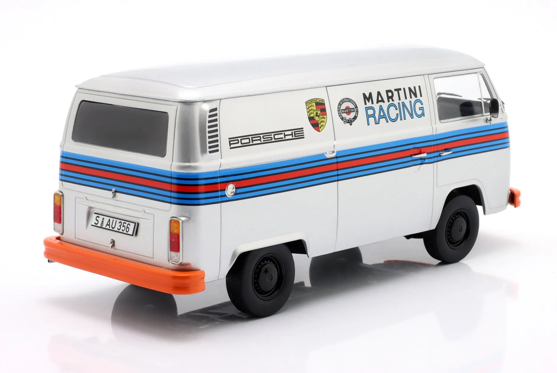 Volkswagen VW T2b Bus Porsche Martini Racing Baujahr 1972 silber 1:18 KK-Scale
