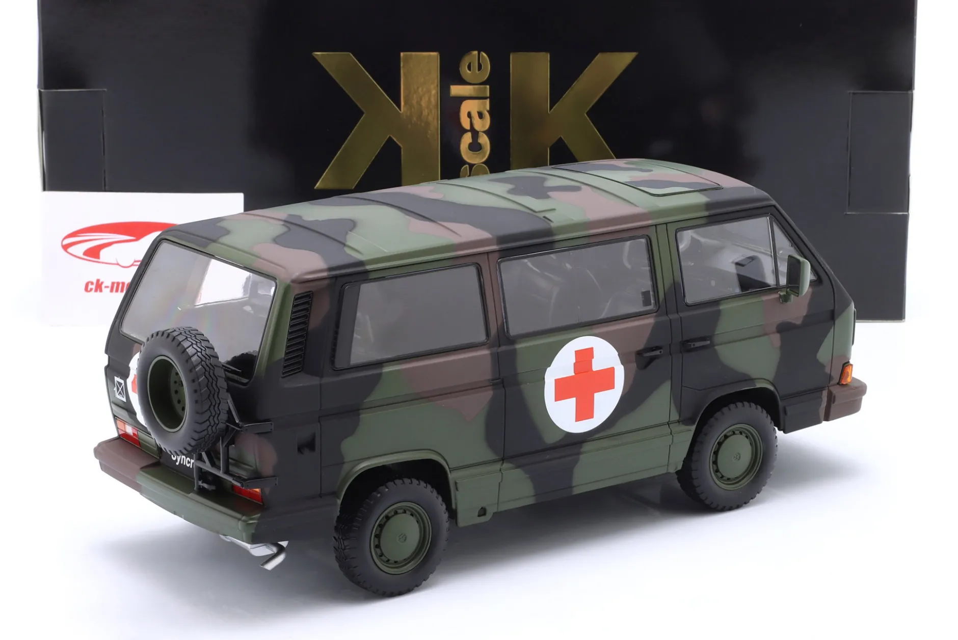 Volkswagen VW T3 Bus Syncro Bundeswehr Ambulanz 1987 tarnfarben 1:18 KK-Scale