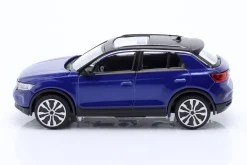 Volkswagen VW T-Roc Baujahr 2021 blau metallic 1:43 Bburago