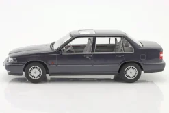 Volvo 960 Baujahr 1996 aubergine metallic 1:18 Triple9