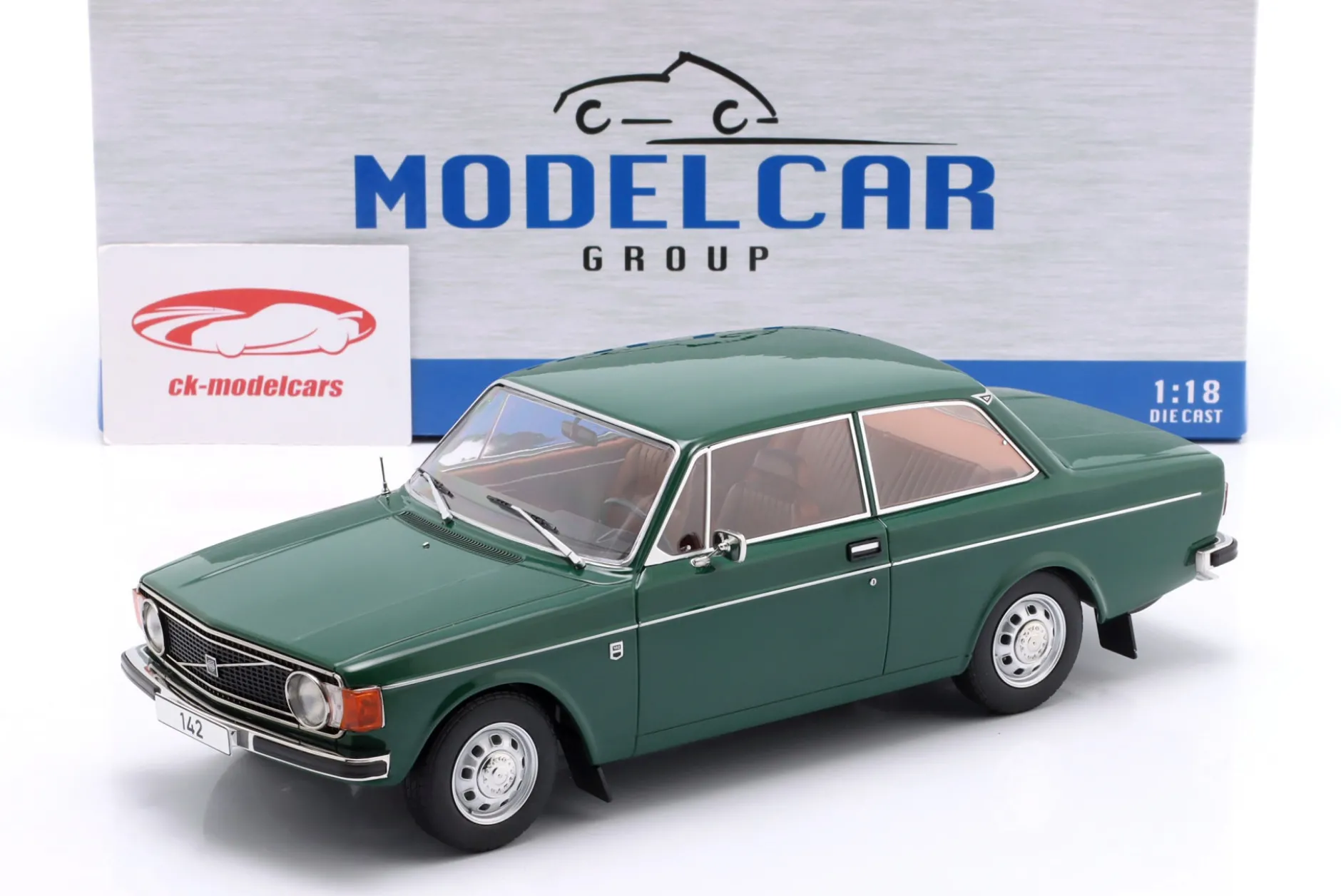Volvo 142 Baujahr 1973 dunkelgrün 1:18 ModelCar Group