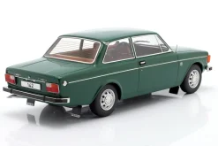 Volvo 142 Baujahr 1973 dunkelgrün 1:18 ModelCar Group