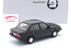 Volvo 360 Baujahr 1987 schwarz metallic 1:18 Triple9