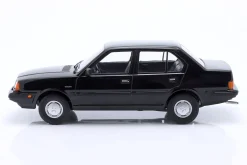 Volvo 360 Baujahr 1987 schwarz metallic 1:18 Triple9