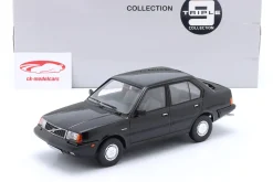 Volvo 360 Baujahr 1987 schwarz metallic 1:18 Triple9