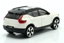 Volvo EX40 Baujahr 2026 weiß / schwarz 1:43 Bburago