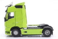 Volvo FH Globetrotter XL Sattelzugmaschine 2023 neongrün 1:24 Solido