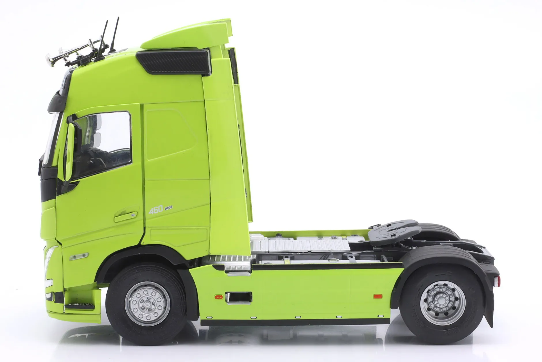 Volvo FH Globetrotter XL Sattelzugmaschine 2023 neongrün 1:24 Solido