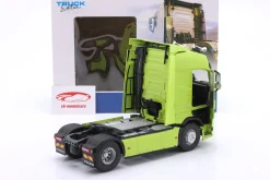 Volvo FH Globetrotter XL Sattelzugmaschine 2023 neongrün 1:24 Solido