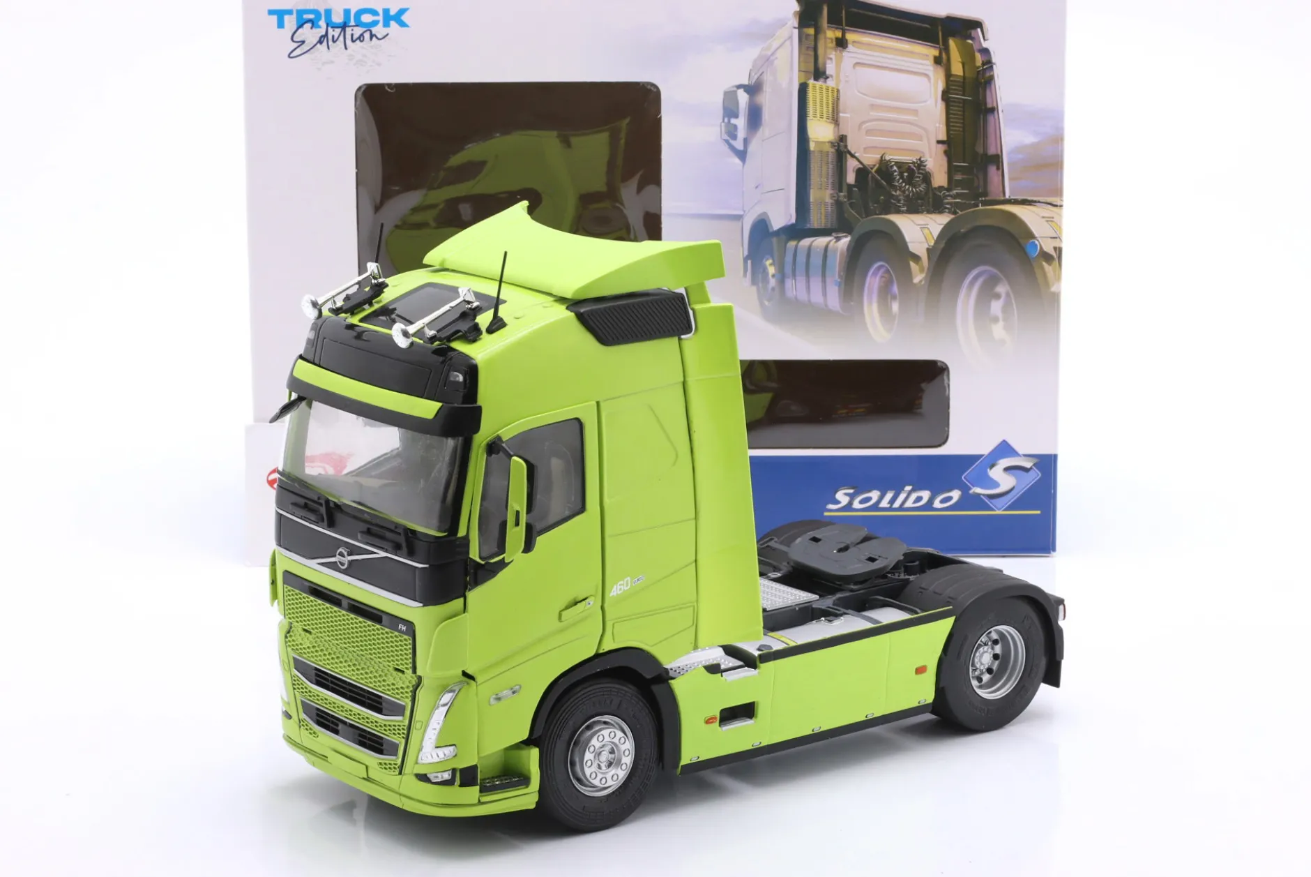 Volvo FH Globetrotter XL Sattelzugmaschine 2023 neongrün 1:24 Solido