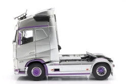 Volvo FH Globetrotter XL Sattelzugmaschine 2023 silber / lila 1:24 Solido