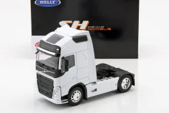 Volvo FH (4x2) Sattelzugmaschine Baujahr 2016 weiß 1:32 Welly