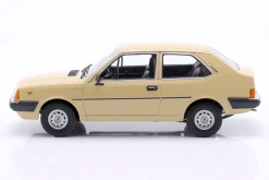 Volvo 343 GLS Baujahr 1982 beige 1:18 Triple9