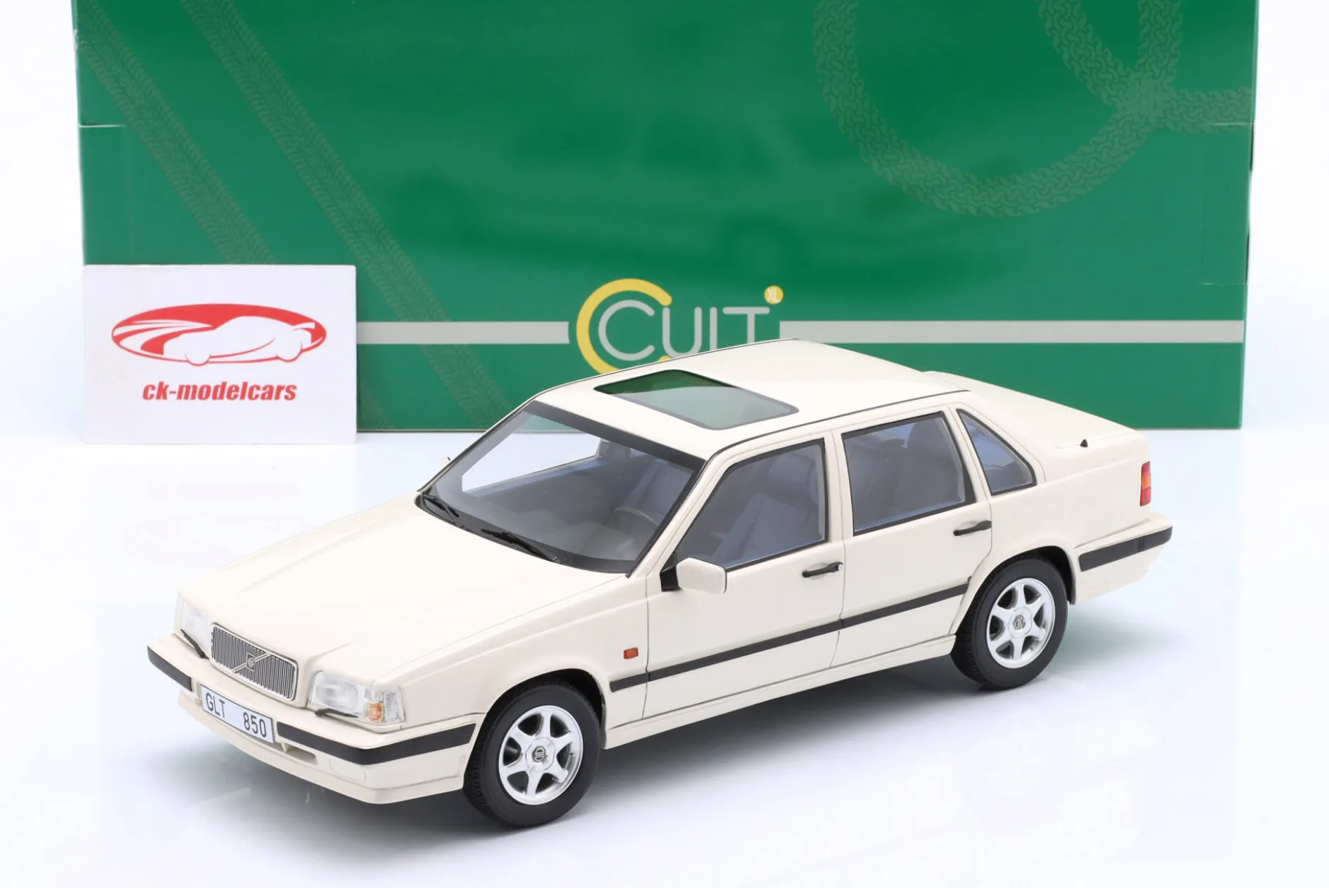 Volvo 850 GLT Baujahr 1991-1994 weiß 1:18 Cult Scale