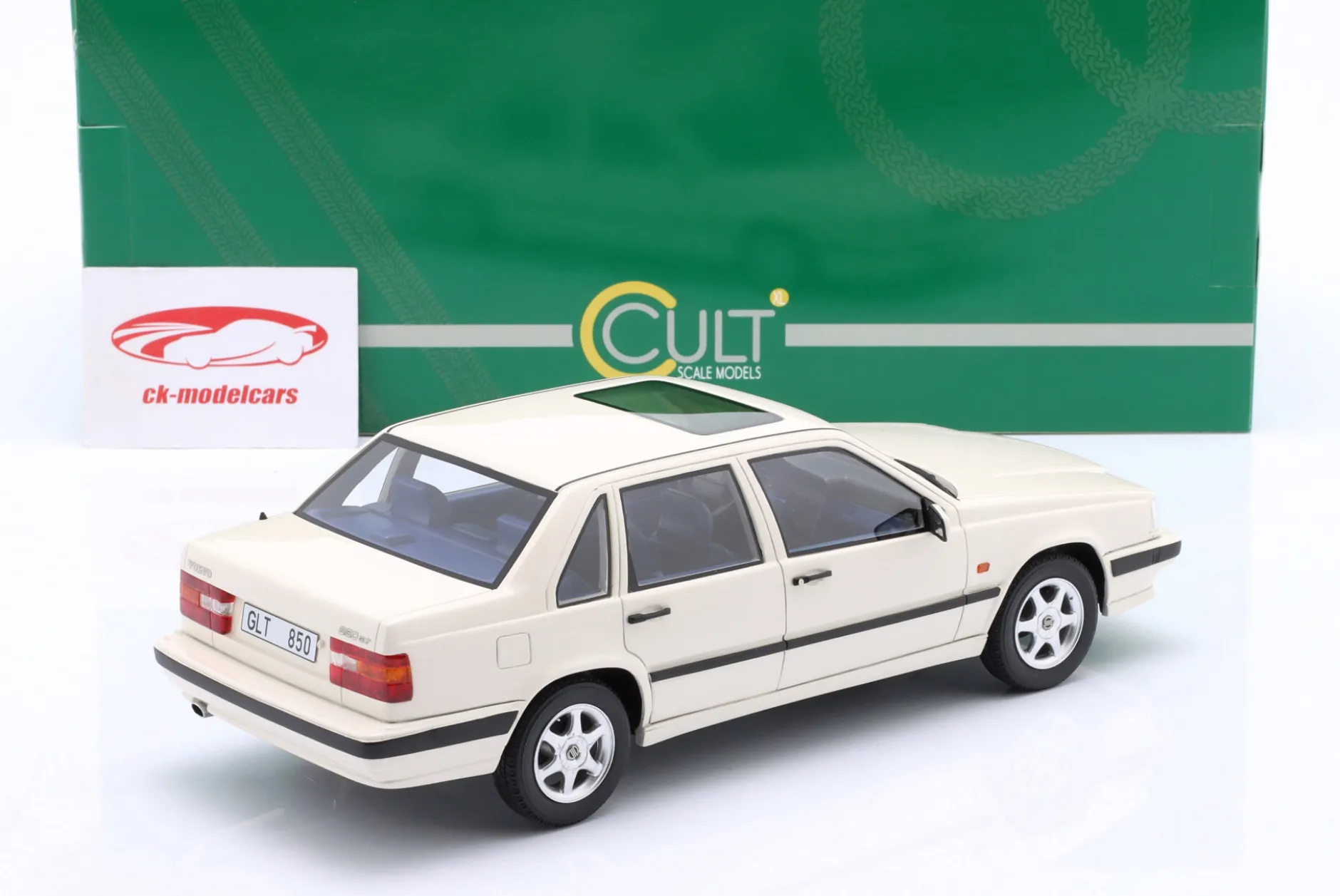 Volvo 850 GLT Baujahr 1991-1994 weiß 1:18 Cult Scale