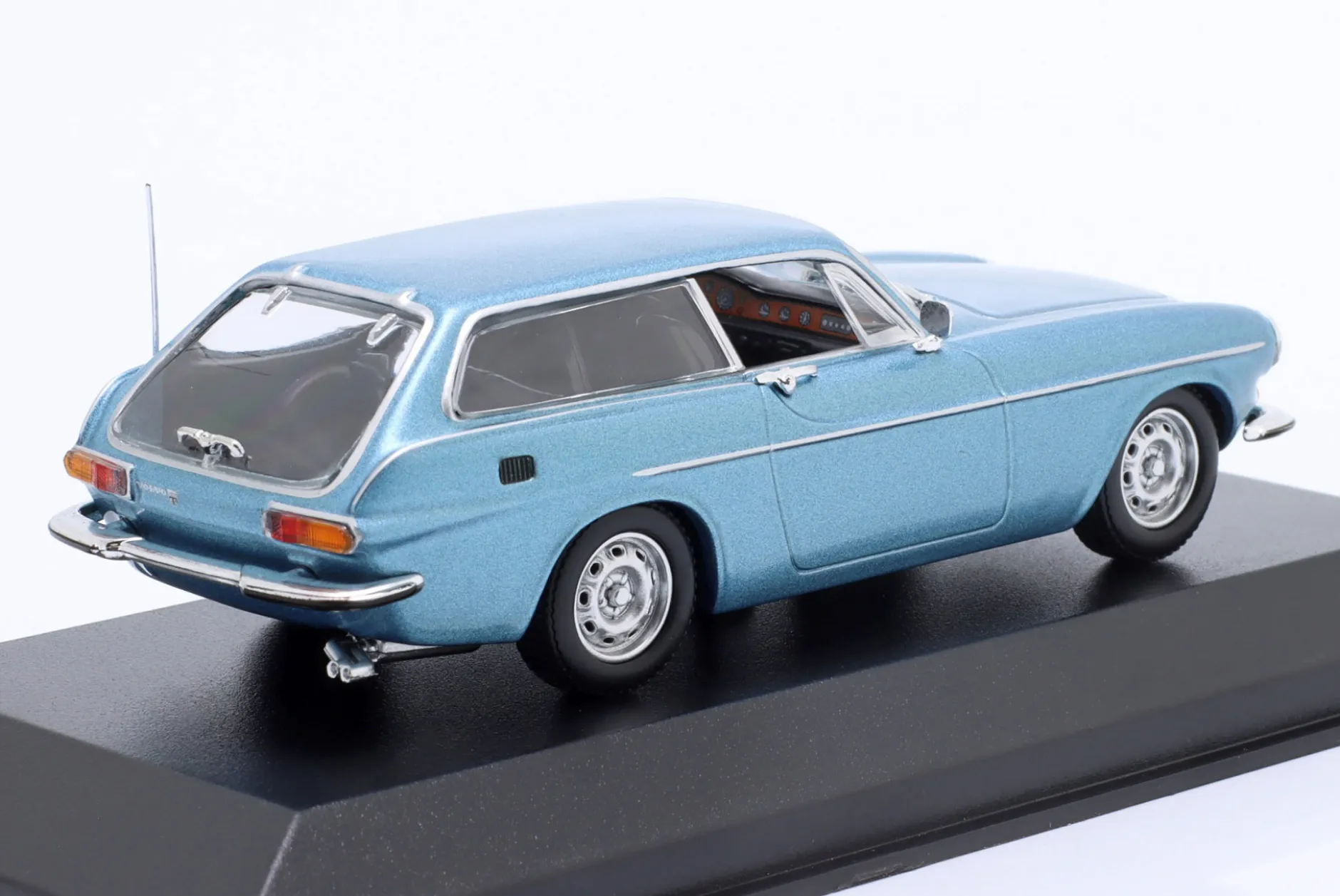 Volvo P1800 ES Baujahr 1971 eisblau metallic 1:43 Minichamps