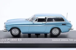Volvo P1800 ES Baujahr 1971 eisblau metallic 1:43 Minichamps
