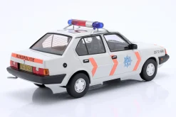 Volvo 340 Polizei Niederlande 1987 weiß 1:18 Triple9