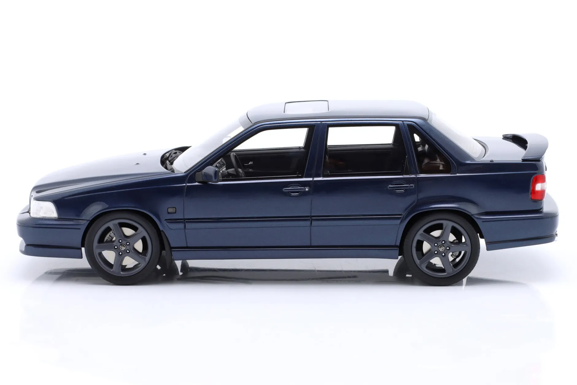 Volvo S70R Baujahr 1998 dunkelblau metallic 1:18 Radscale Models