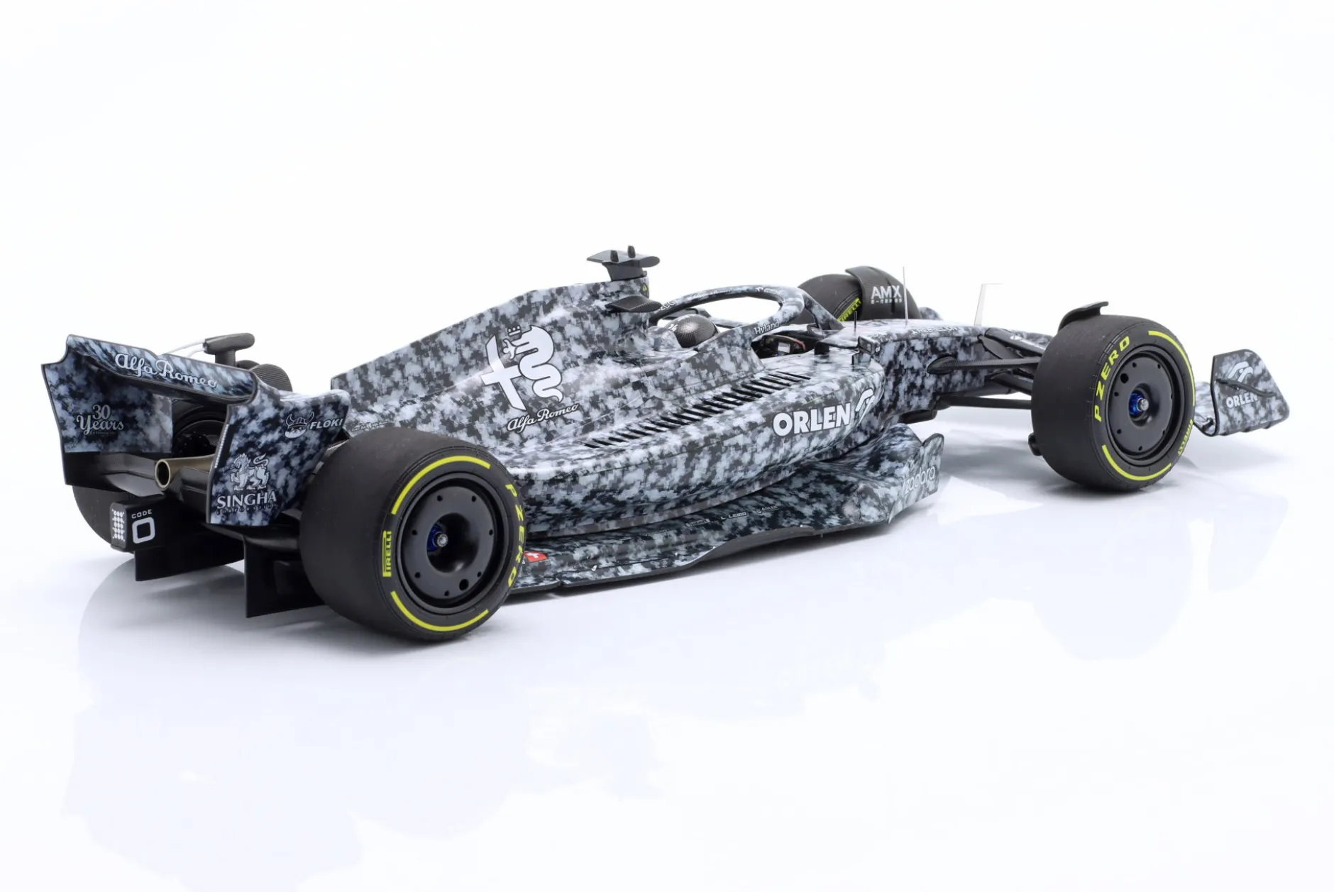 Zhou Guanyu Alfa Romeo C42 Formel 1 Test Barcelona 2022 1:18 Minichamps