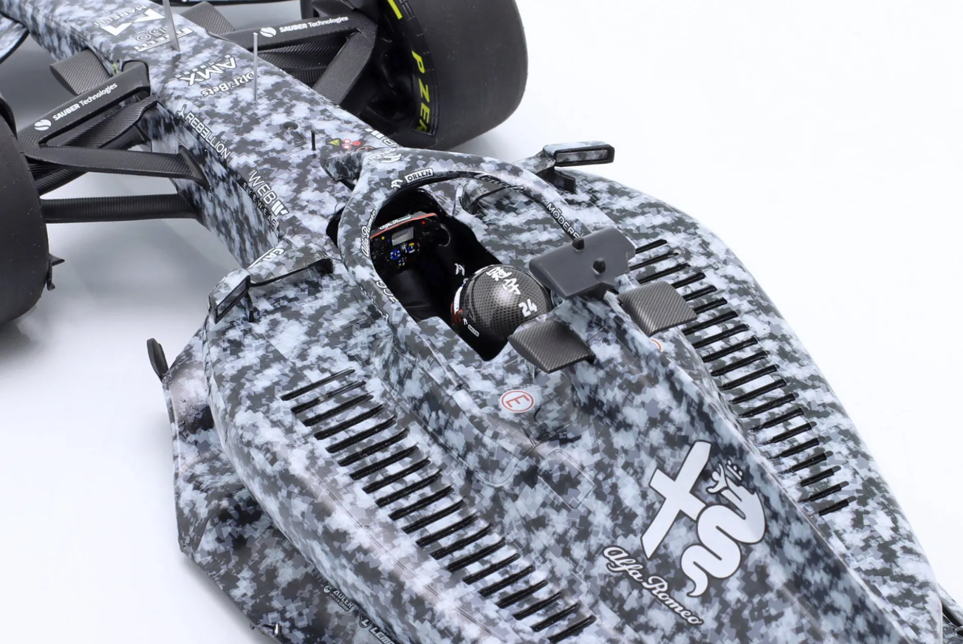 Zhou Guanyu Alfa Romeo C42 Formel 1 Test Barcelona 2022 1:18 Minichamps